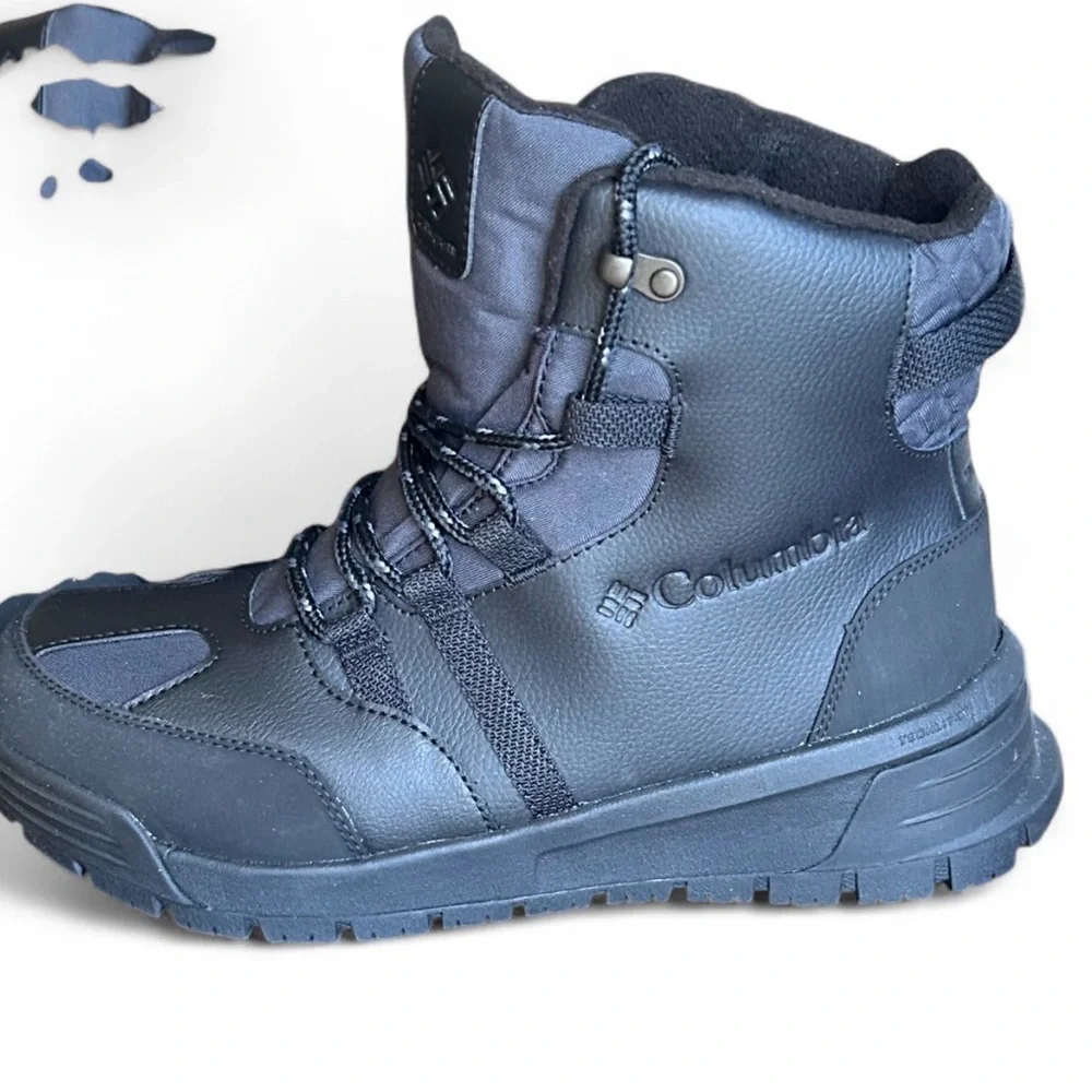 COLUMBIA Men's Black Waterproof Insulated Boots 9.5, 200 grams. NWOT in Box